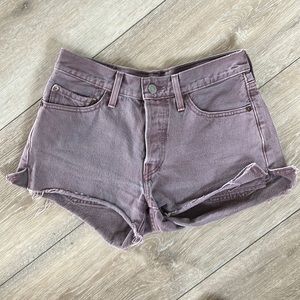 Purple / mauve vintage Levi’s shorts 26